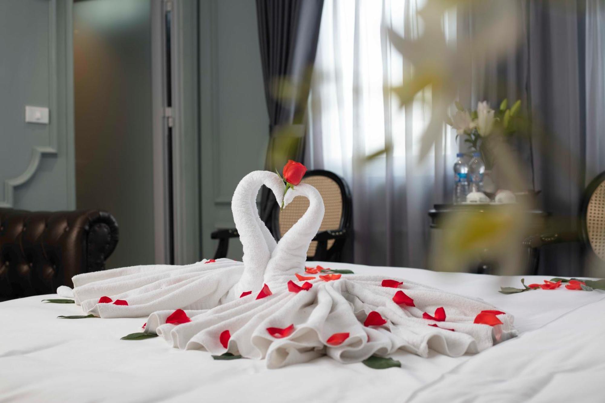 Madelise Amica Hotel And Travel Hanoi Exterior foto